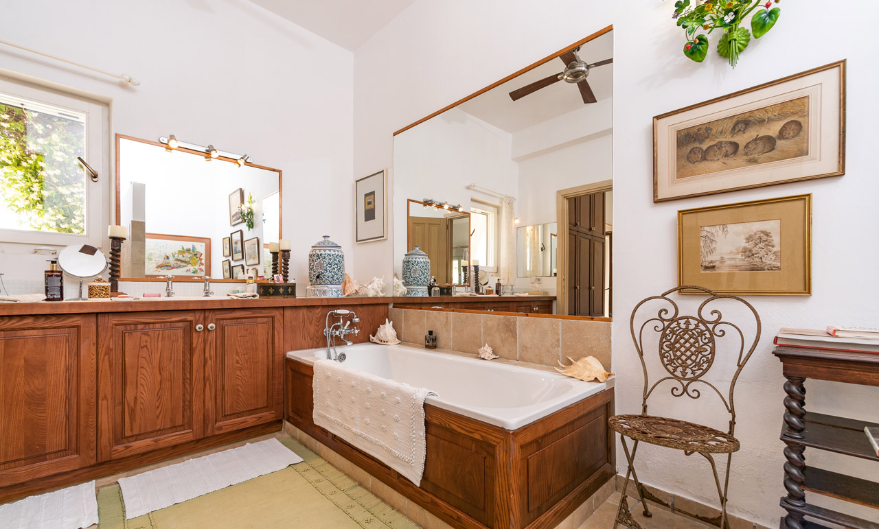 Linamia Luxury Villa located in Northeast Corfu